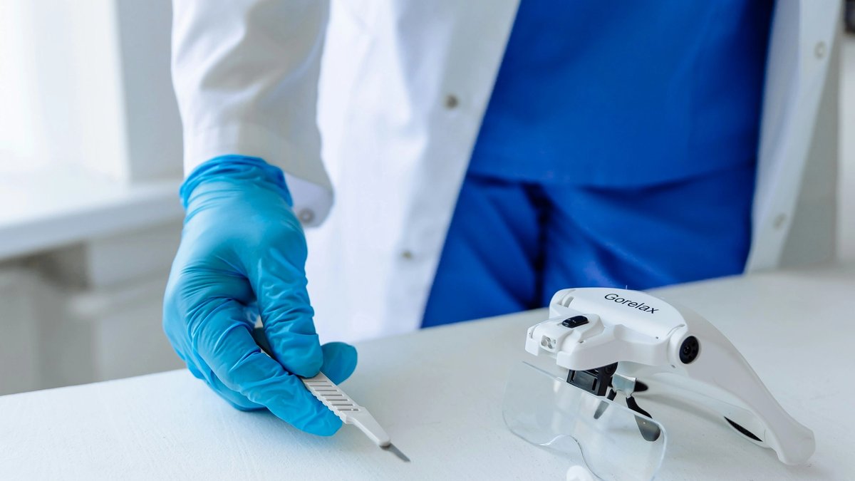 Doctor performing a sclerotherapy injection on spider veins in the leg